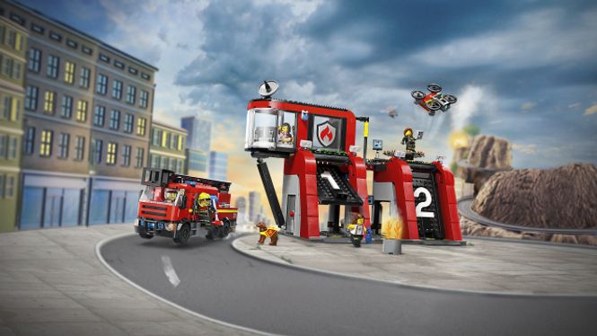 Hovedbilde LEGO® City Brannstasjon med brannbil - 843 deler