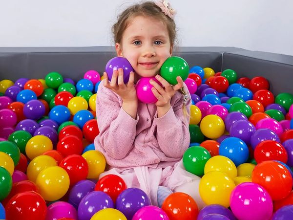 Firkantet ballbasseng med baller – 200 x 200 cm, høyde 45 cm